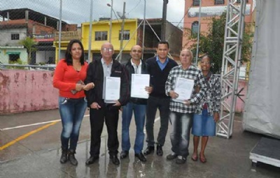 Prefeitura de Mau entrega Termos de Quitao de Imveis Crdito: Fabiana Pontes/PMM