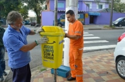 Santo Andr ganhar 100 novas lixeiras at final de junho Avenida Dom Pedro 2 est ganhando novas papeleiras amarelas. Foto: Divulgao/ Semasa