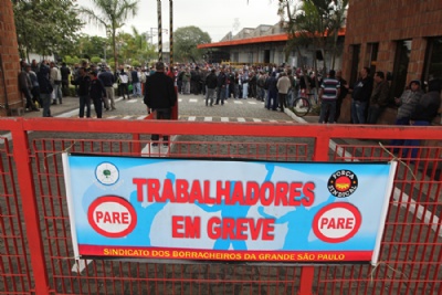 Rodada de negociao no avana e greve continua na Pirelli A greve continua por tempo indeterminado na unidade de Santo Andr. Foto: Rodrigo Pinto