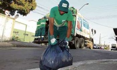  Descarte incorreto de lixo causa problemas a coletores Foto: Denis Maciel/DGABC