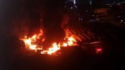Incndio atinge 80 nibus em garagem de Mau Reproduo - Facebook