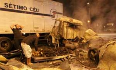 Tentativa de assalto a empresa tem exploses e veculos incendiados Foto: Andr Henriques/DGABC