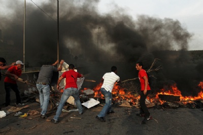 Sem teto faz protesto contra o golpe em Mau Manifestantes ocupam duas pistas do Rodoanel. Foto: Rodrigo Pinto
