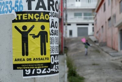 GCM reduz assaltos no Jardim Guapituba em Mauá Situação crítica do bairro levou moradores a colarem cartazes informando o perigo nas ruas. Foto: Andréa Iseki