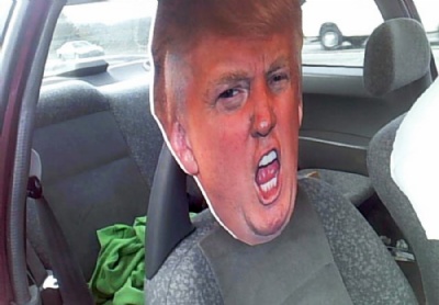 Motorista usa foto de Trump para enganar polcia e leva multa nos EUA Motorista foi multada em US$ 136 (R$ 440) ao usar foto de Trump para poder trafegar em faixa de pista reservada para veculos com duas ou mais pessoas (Foto: Washington State Patrol/AP) 
