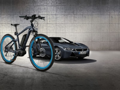 BMW lana bicicleta eltrica para ''combinar'' com o i8 Bicicleta eltrica da BMW foi inspirada no hbrido i8 (Foto: Divulgao)