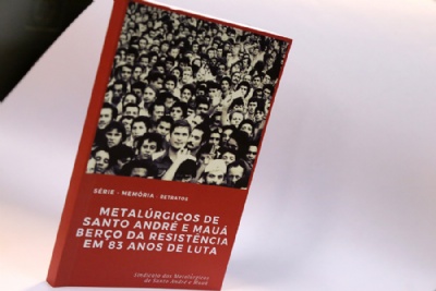 Pocket book conta a histria dos metalrgicos de Sto. Andr e Mau Livro  parceria entre o sindicato e o Instituto Centro de Memria & Atualidades. Foto: Andris Bovo