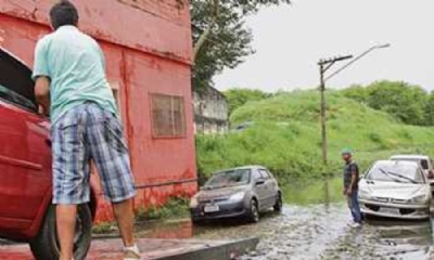 Chuva deixa pontos de alagamento na regio Foto: Nario Barbosa/DGABC