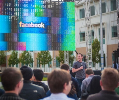 Facebook vai lanar ferramentas para combater notcias falsas Mark Zuckerberg discursa para os funcionrios na Califrnia (Foto: Francis Luu/Divulgao) 