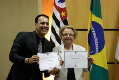Atila Jacomussi e vereadores so diplomados Atila e sua vice-prefeita receberam o certificado oficial de eleitos em Mau. Foto: Tiago Silva