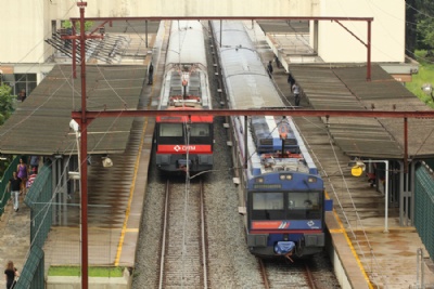 Trens funcionam com lentido entre Rio Grande da Serra e Mau CPTM informou que no tem previso para a circulao voltar ao normal. Foto: Rodrigo Pinto