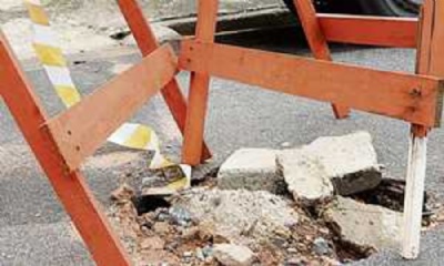  Moradores de duas cidades sinalizam buracos para evitar acidentes Foto: Marina Brando/DGABC