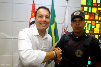 Mau apresenta Leonardo Silva dos Reis, novo comandante da GCM Prefeito Atila e novo comandante da GCM. Crdito: Roberto Mouro
