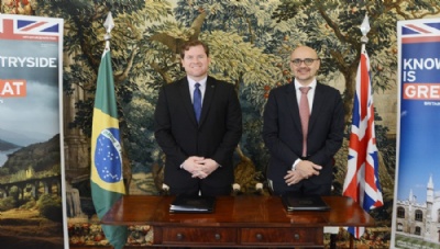 Brasil e Reino Unido assinam acordo de cooperao Assinatura do memorando de entendimento entre Brasil e Reino Unido. Crdito: Gustavo Messina