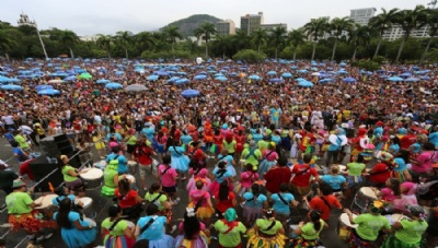 Carnaval movimenta a hotelaria no pas Bloco Sargento Pimenta no Rio de Janeiro. Crdito: Divulgao