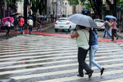 Frente fria baixa os termmetros de So Paulo nesta segunda (12) Pode chover neste fim de semana na capital paulista