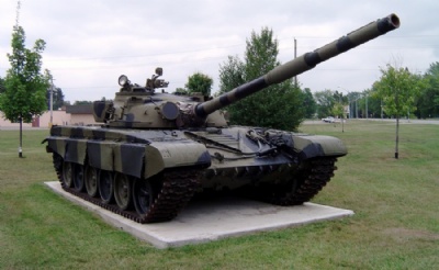 Russos vendem tanques de guerra pelo preo de carros esportivos Tanque T-72 em um museu no Canad (Foto: Balcer/Wikimedia) 