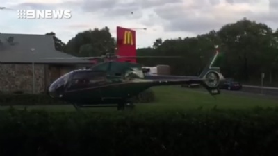 Homem  filmado pousando de helicptero para comprar lanche em McDonalds na Austrlia 