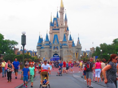Vai viajar para fora do Brasil? Veja dicas para quem precisa comprar dlar Castelo da Cinderela, o Magic Kingdom, da Disney; viagens internacionais podem ficar mais caras com alta do dlar (Foto: Flvia Mantovani/G1) 