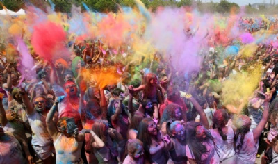 Espanha celebra ''festival das cores'' Espanha celebra 'festival das cores' (Foto: Albert Gea/Reuters) 