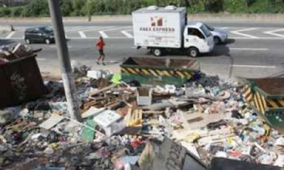 Lixo  problema na Avenida dos Estados Foto: Nario Barbosa/DGABC 