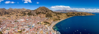 Pelas ilhas do Titicaca com os nativos Foto: shoestringduo.wordpress.com