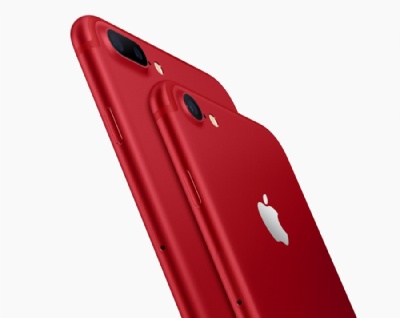  Apple diz  Justia que Qualcomm no tem direito a percentual sobre iPhones iPhones 7 e 7 plus na cor vermelha so lanados pela Apple, em parceria com a (RED), que mantm programas de combate  AIDS e ao HIV na frica (Foto: Divulgao/Apple) 