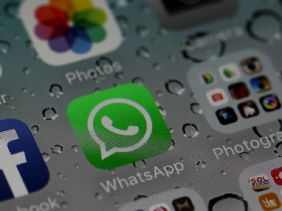  WhatsApp adia fim do app em celulares antigos; veja novas datas Aplicativos do Facebook e WhatsApp no iPhone (Foto: Justin Sullivan/Getty Images/AFP) 