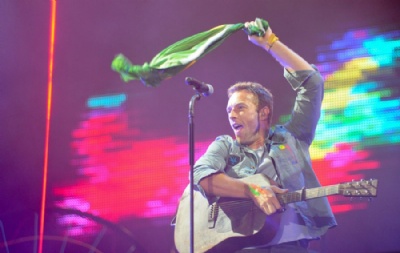 Coldplay anuncia shows no Brasil em novembro Chris Martin agita a bandeira do Brasil (Foto: Flavio Moraes/G1) 