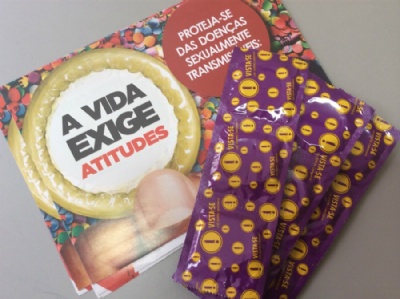 Ministrio da Sade lana edital para novas embalagens de camisinhas do SUS Usar preservativo  a melhor forma de evitar contaminao pelo vrus HIV nas relaes sexuais (Foto: Paola Fajonni/G1) 