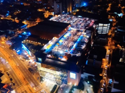 Cerca de 100 mil pessoas marcaram presença na festa promovida pelo centro de compras. Crédito: divulgação