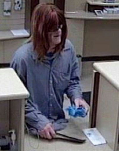 Polcia dos EUA procura ladro de banco que usou peruca feminina Polcia dos EUA procura ladro de banco que usou peruca feminina (Foto: FBI Pittsburgh Division and the Pittsburgh Bureau of Police via AP) 