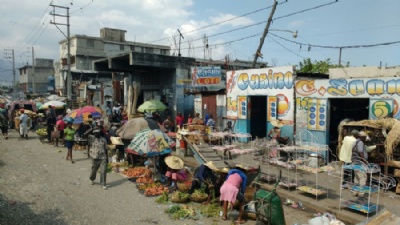 Brasil encerra missão de paz, e haitianos se dividem entre otimismo e medo do futuro Rua de Porto Príncipe (Foto: Tahiane Stochero/g1) 