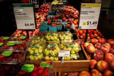 O que os homens devem comer para ficarem mais atraentes - segundo a cincia  Frutas so vendidas em Nova York, no EUA, na segunda-feira (28) (Foto: Brendan McDermid/ Reuters) 
