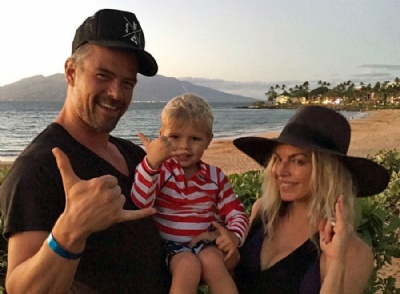 Fergie e ator Josh Duhamel anunciam separao O ator Johh Duhamel, a cantora Fergie e o filho do casal (Foto: Reproduo/Instagram/johhduhamel) 