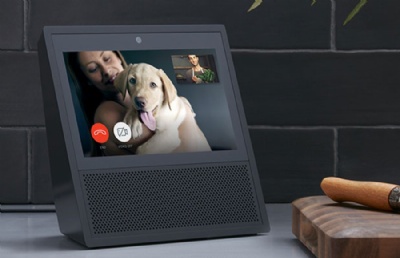  Google tira YouTube do Echo Show e abre disputa com Amazon Echo Show, novo dispositivo que funciona com a assistente pessoal Alexa, da Amazon. (Foto: Divulgao/Amazon) 