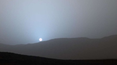 Nasa divulga imagens do pr do sol em Marte Cu em Marte  vermelho durante o dia e azul  noite (Foto: Nasa) 