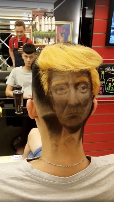 Cabeleireiro de Taiwan faz sucesso com corte de cabelo inspirado em Trump Cabeleireiro de Taiwan faz sucesso com corte de cabelo inspirado em Trump (Foto: XB HAIR/via REUTERS) 