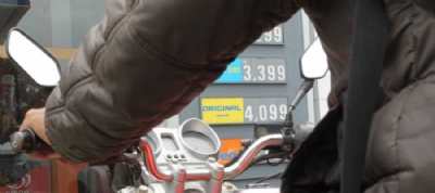  Preo da gasolina passa de R$ 4 no Grande ABC  a primeira vez em que o valor chega a esse patamar; desde julho, litro encareceu R$ 0,66. Foto: Claudinei Plaza/DGABC 