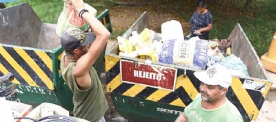 Em Santo Andr, quase metade dos objetos jogados no lixo  reciclvel Cenrio limita ainda mais vida til de aterro sanitrio; Prefeitura busca ampliao da rea. Foto: Nario Barbosa/DGABC