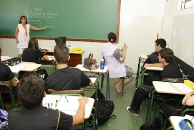 Medida em debate no CNE pode permitir que ensino mdio tenha at 40% das aulas a distncia  Sala de aula em escola do Paran (Foto: Seed/Divulgao) 