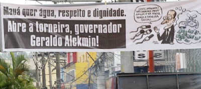 Faixas expem instabilidade entre Pao de Mau e Sabesp Placas contra Alckmin so espalhadas pela cidade criticando falta de gua; prefeito nega autoria. Foto: Claudinei Plaza/DGABC
