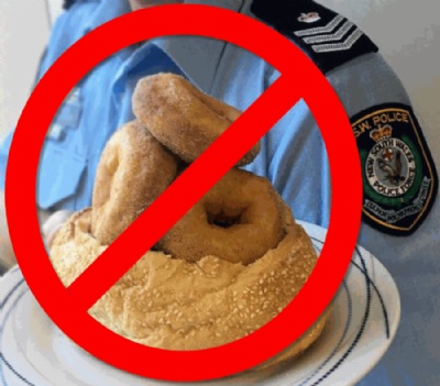 Policiais em servio so proibidos de comer donuts em estado da Austrlia  Policiais uniformizados so proibidos de comer donuts em estado da Austrlia (Foto: NSW Police Force/Facebook) 