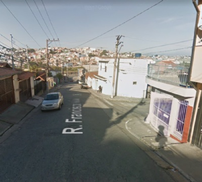 Caminho colide contra muro de residncia em Mau Foto: Google Maps