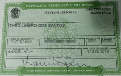 Prazo para ''resolver'' ttulo de eleitor termina nesta quarta; nome social  novidade  O morador de Braslia, Theo Santos, escolheu usar o nome social no ttulo de eleitor (Foto: Mateus Rodrigues/G1) 
