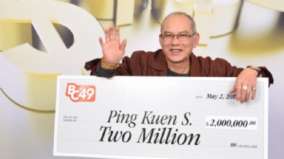 Homem faz aniversrio, se aposenta e ganha na loteria no mesmo dia Ping Kuen Shum (Foto: British Columbia Lottery/Reproduo) 
