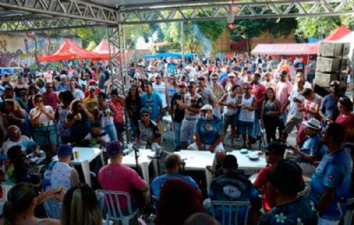 Projeto Samba na Paineira reuniu cerca de mil pessoas em Mau ltimo evento reuniu quase mil participantes admiradores do gnero musical em Mau. Crdito: divulgao