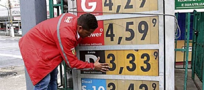 Postos da regio cortam R$ 0,31 no diesel aps determinao Desde incio da greve, porm, gasolina e etanol subiram R$ 0,25 e R$ 0,27, respectivamente. Foto: Denis Maciel/DGABC